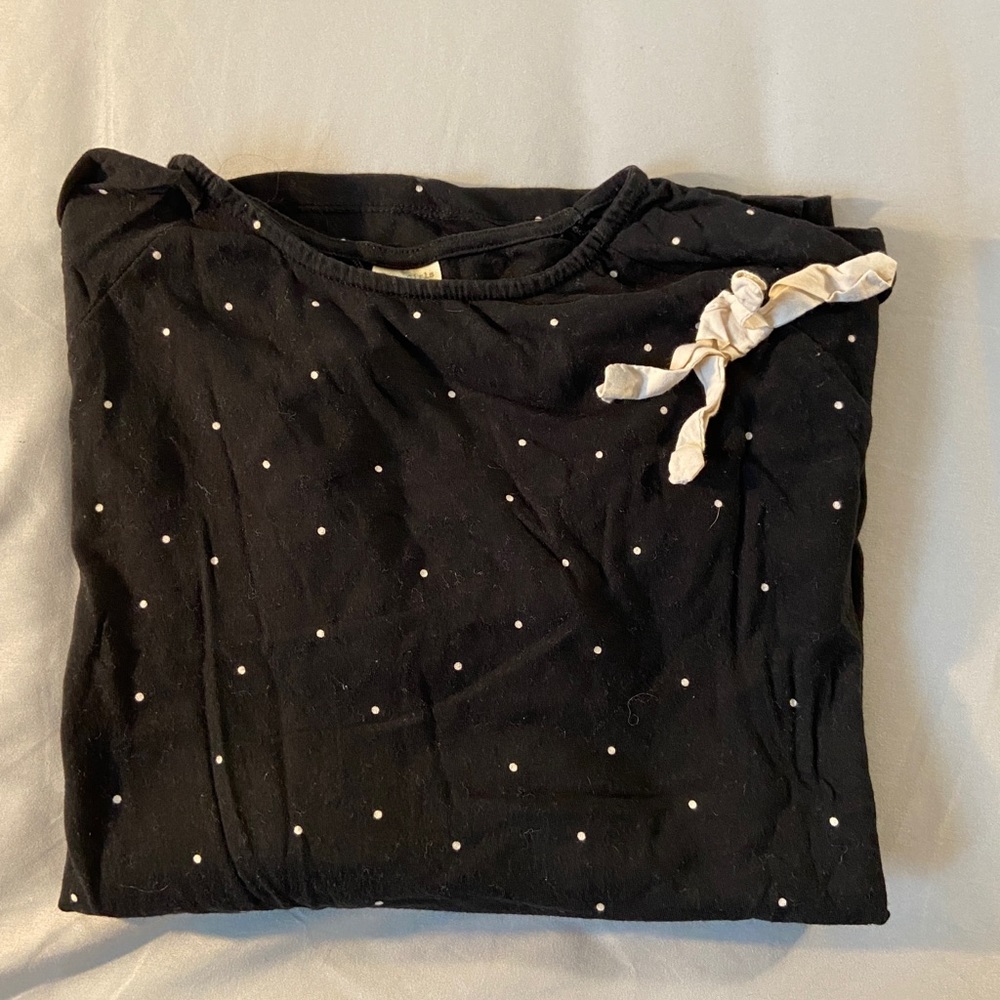 Black and white dotted t-shirt with long sleeves